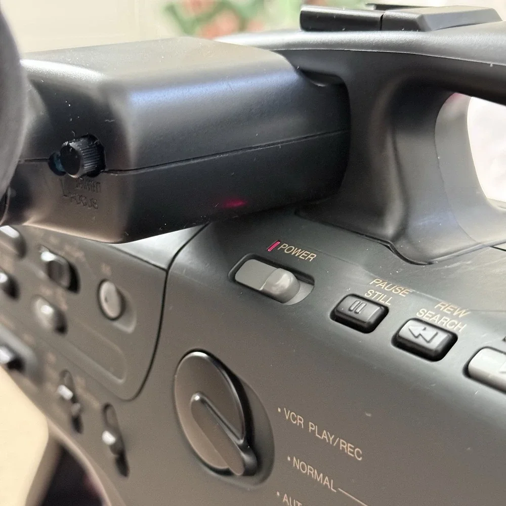 Vintage Panasonic OmniMovie PV-760-A VHS Camcorder POWERS ON
